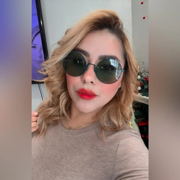 ONE DAY SALE✨

FENDI round wave  green sunglasses ✨ ONE DAY SALE✨FENDI round wavegreen sunglasses ✨ main image 2